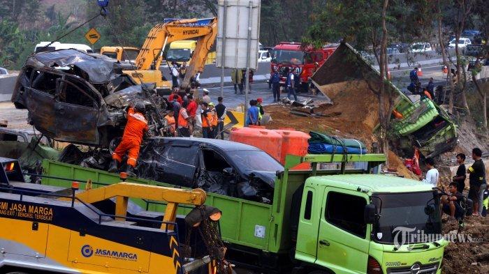 Detik-Detik Evakuasi Kecelakaan Cipularang KM 92, 21 Kendaraan Terlibat-fwjustice.org